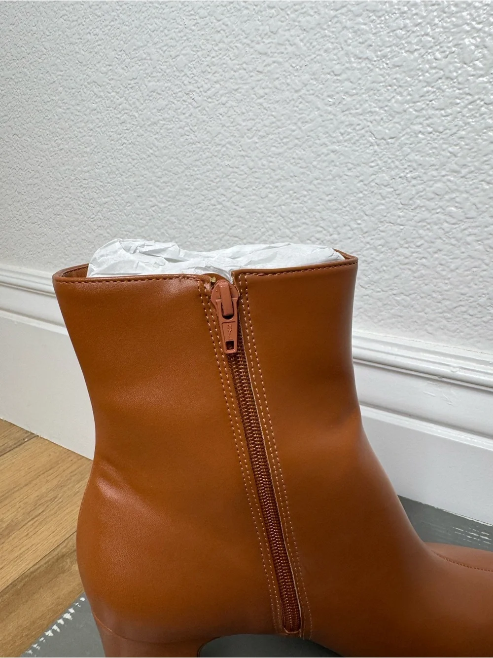 NWT Womens Arezzo Jenna mid block leather boot